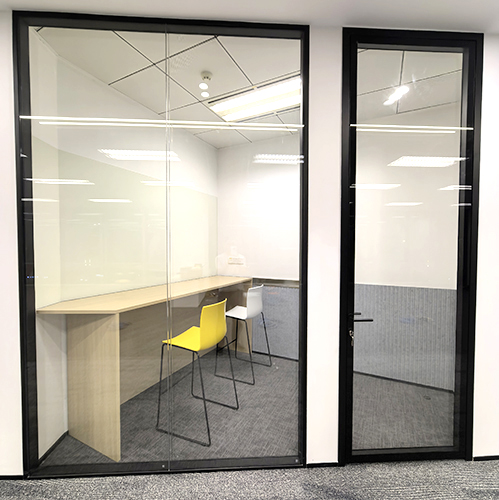 Frameless glass door